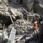 5001422_7_af8f_des-civils-dans-les-decombres-d-un-batiment_47f22a521fc17a5b18df3facfccc10c1