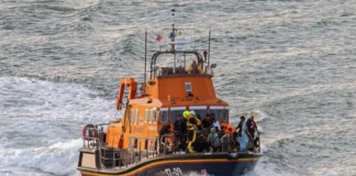 Naufrages de la Manche : « La politique migratoire franco-britannique est mortifère, et ce n’est pas aux associations d’en pallier l’inconséquence »